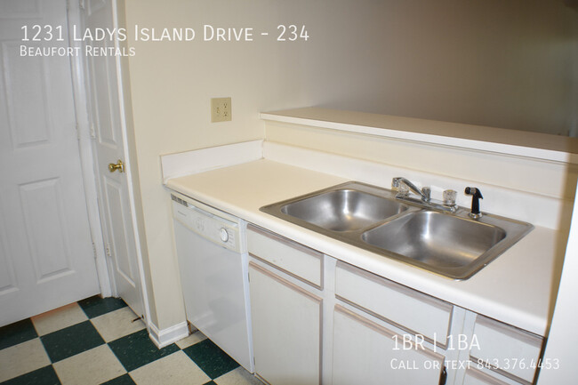 Building Photo - 1231 Ladys Island Dr