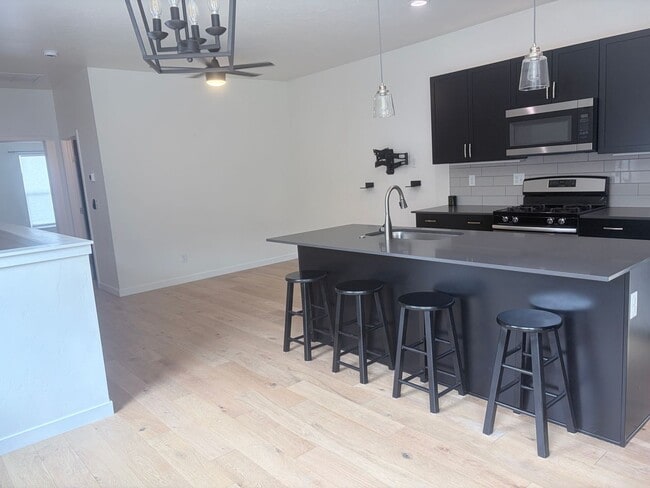 Building Photo - 220 Metz Ln