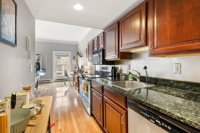 Building Photo - 528 Tremont St