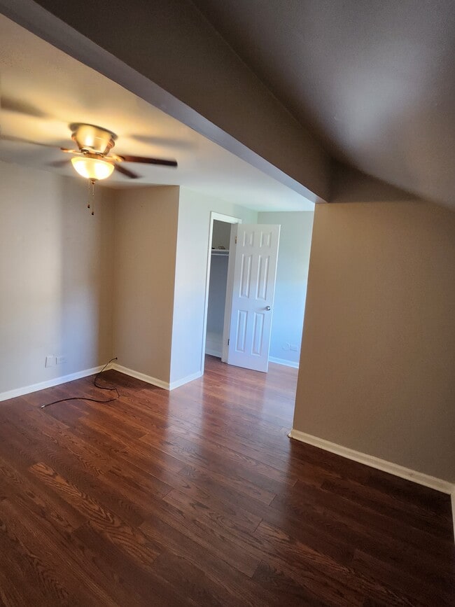 Master bedroom facing closet - 910 Morningside Ln