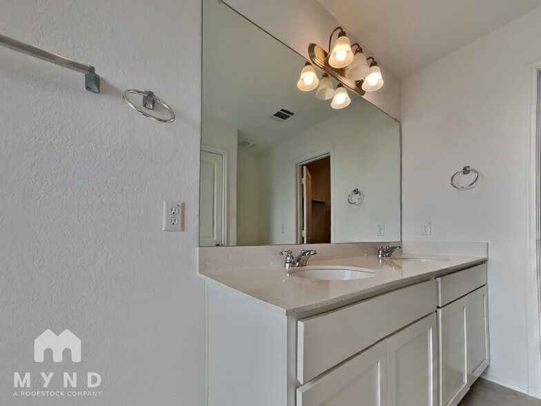 Building Photo - 7125 Spotted Leaf Wy