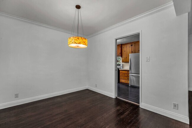 Building Photo - 2 bed + 2 bath in amazing location!!