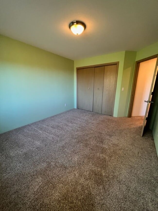 Building Photo - STUNNING VIEWS from this 3 bedroom, 2 bath home | Available end of February