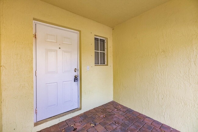 Building Photo - 853 Imperial Lake Rd