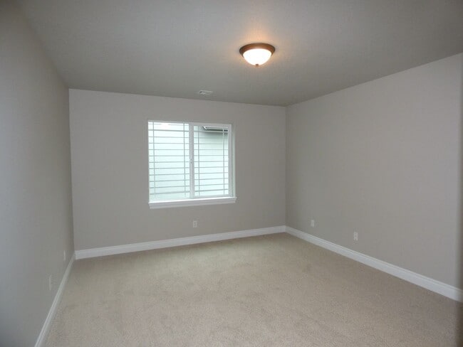 Building Photo - 5 Bedroom Home in South Salem! Near I-5