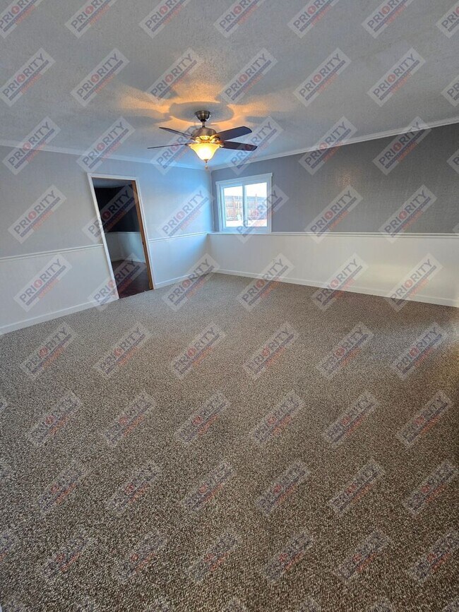 Building Photo - Single family home with a garage