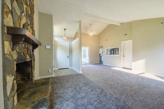 Building Photo - 7117 Tollhouse Dr