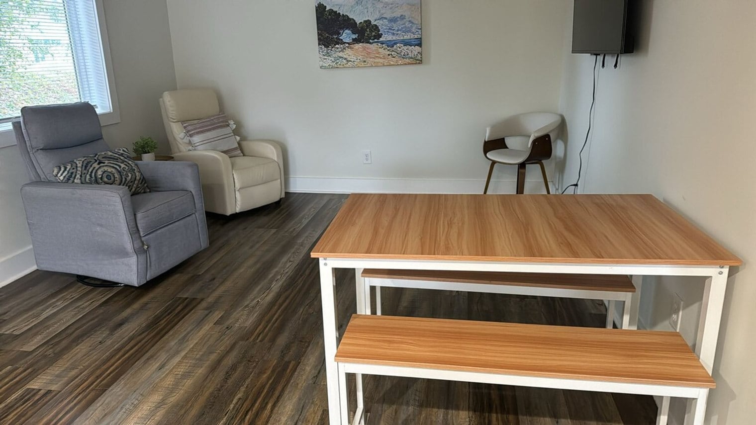 Building Photo - 403 Cedar Lane Rd