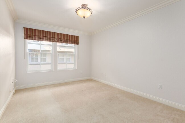Building Photo - Expansive Marina District 2 Bedroom at Cit...