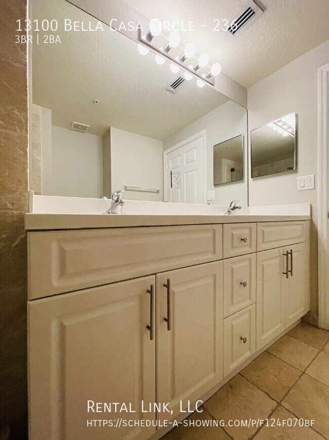 Building Photo - 13100 Bella Casa Cir