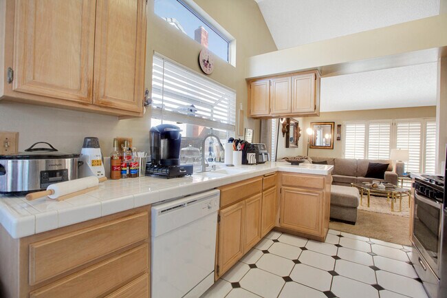 Building Photo - 39458 Chantilly Ln
