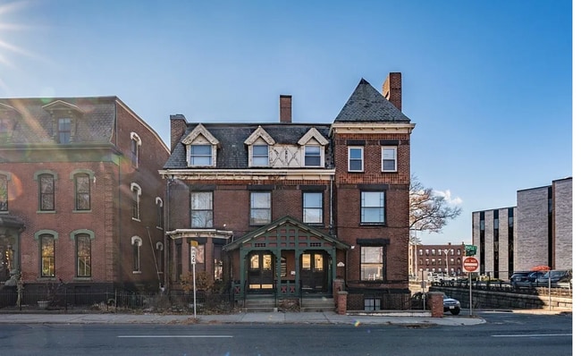 Building Photo - 78 Maple St