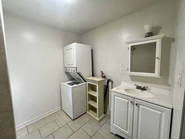 Building Photo - 503 Southdown Pl