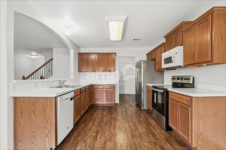 Building Photo - 5512 Parkview Hills Ln