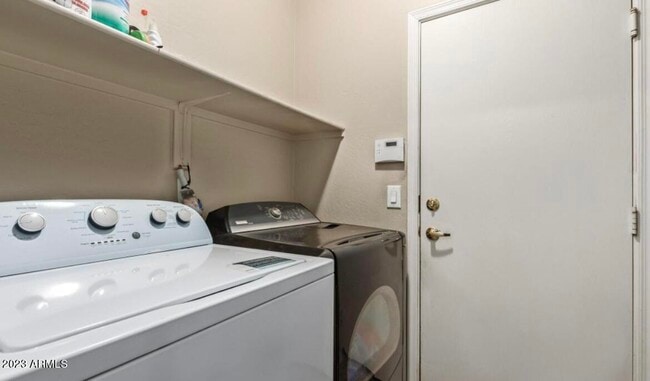 Building Photo - 2531 W Lynne Ln