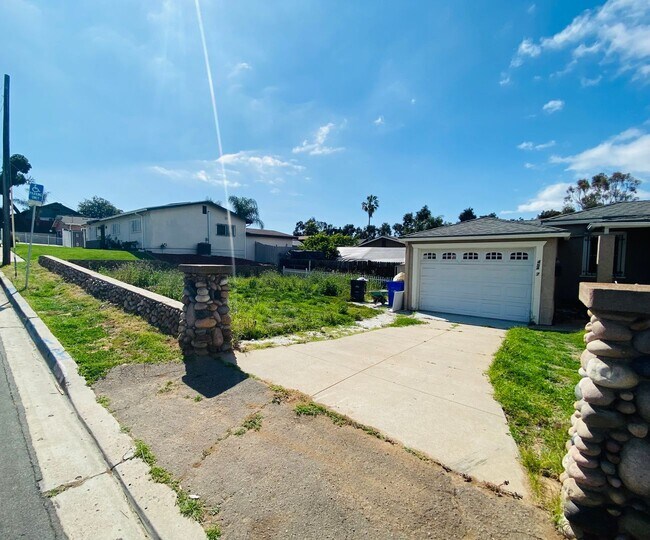 Building Photo - 2 Bedroom Home in San Diego