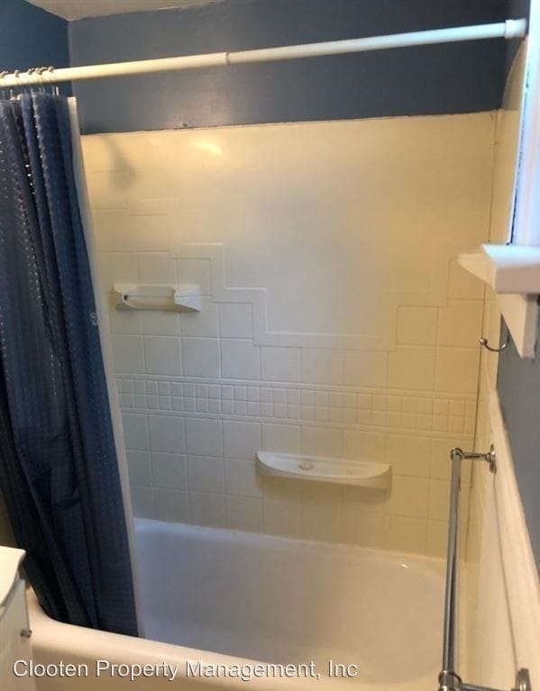 Building Photo - 206 E Ave D