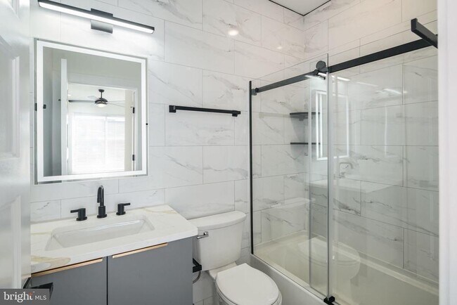 Building Photo - 2000 N Front St