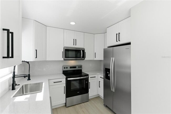 Building Photo - 5720 79th Ave