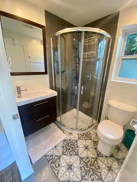 Building Photo - 71 Comstock Dr