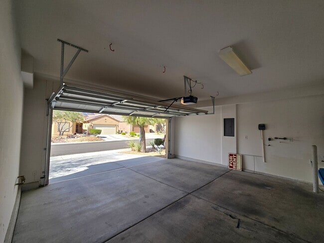 Building Photo - A Fabulous 3 Bedroom Home in Sun City Aliante 55+ Community
