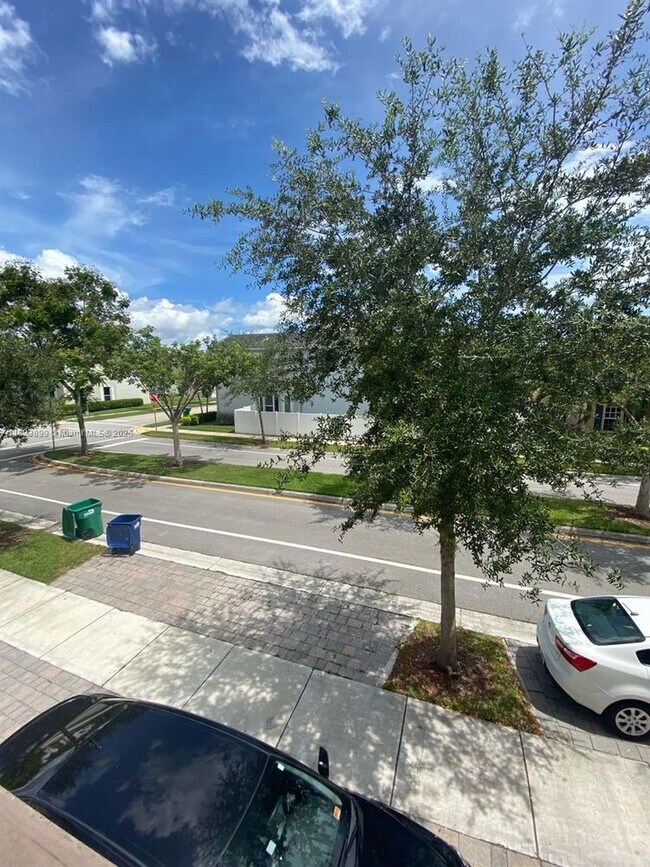 Building Photo - 16934 SW 92nd St Cir