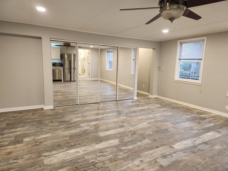 Building Photo - 2942 Pangborn Rd