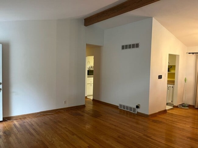 Building Photo - Charming 4 Bed 2.5 Bath Home With Nice Woo...