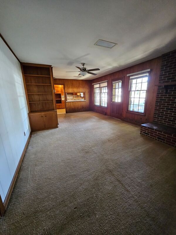 Building Photo - 1415 Augustine Ave