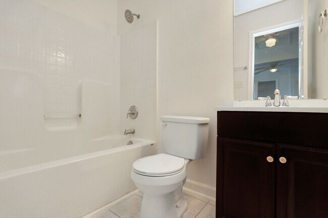 Building Photo - 1914 Somerville Dr