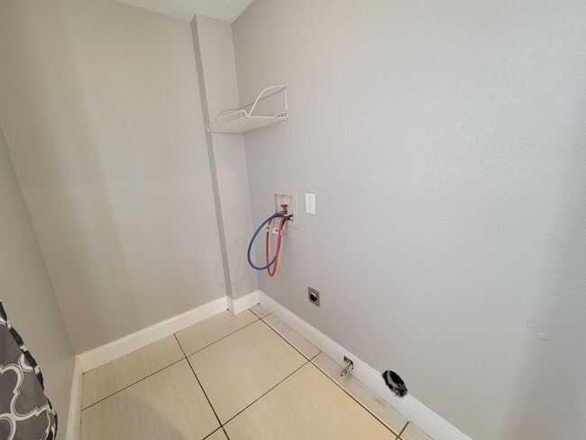 Building Photo - Beautiful 2 bed home