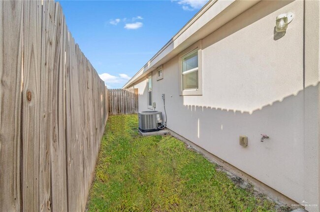 Building Photo - 2017 Stardust Ln