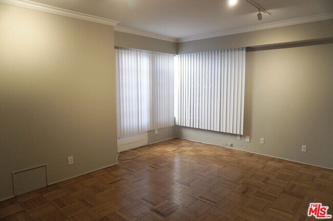 Building Photo - 951 Masselin Ave