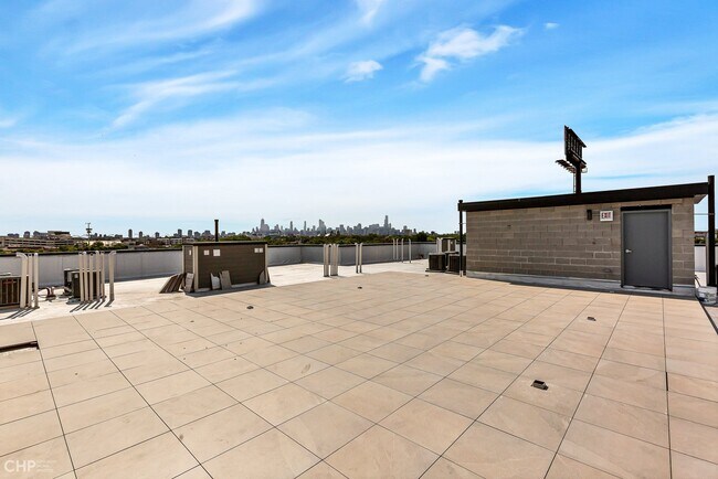 Building Photo - 2443 N Western Ave