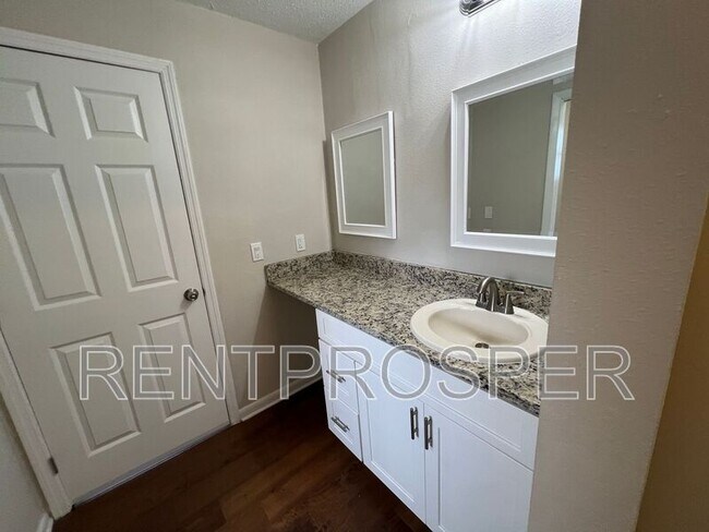 Building Photo - 360 Vincent Dr