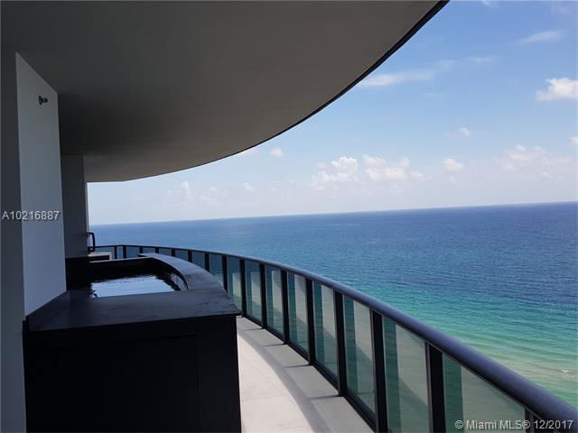 Building Photo - 18555 Collins Ave