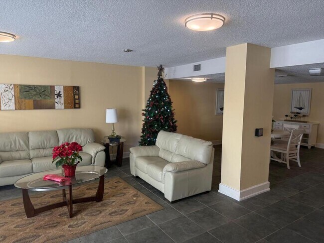 Building Photo - 925 N Halifax Ave