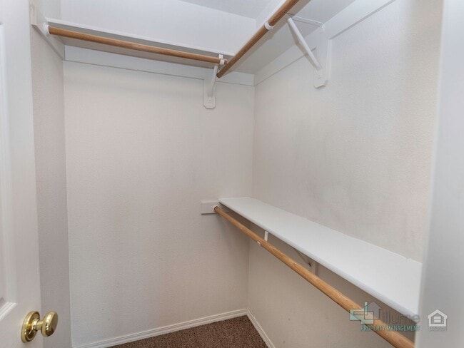 Building Photo - 2 Bedroom, 2.5 Bath Close to Nike and Intel!
