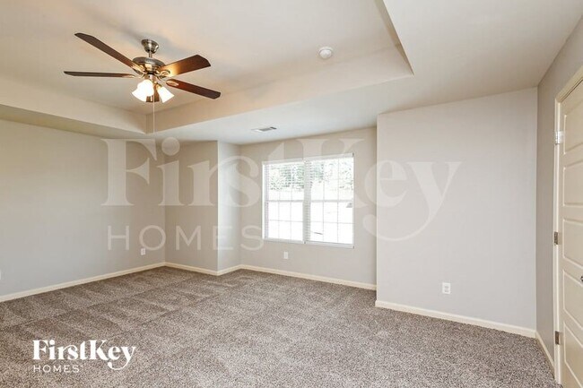 Building Photo - 835 Sassafras Ln