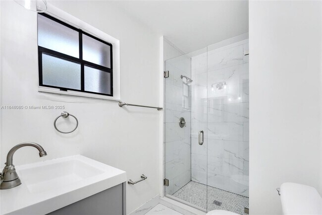 Building Photo - 3540 SW 17th St