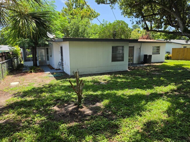Building Photo - FOR RENT!!! SIMPLY STUNNING AND SPACIUS 3 BED 2 BATH SINGLE FAMILY HOME..