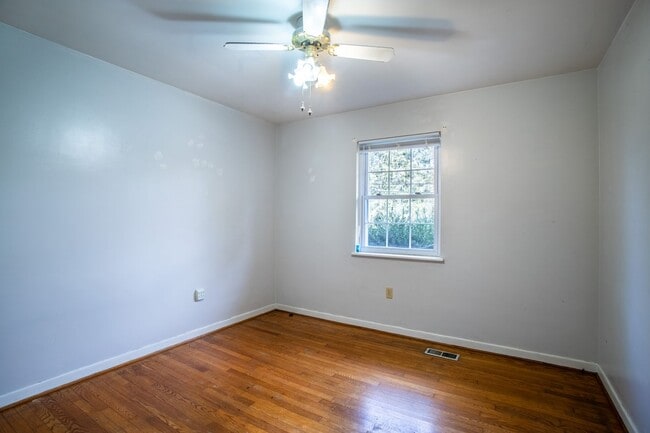 Building Photo - Convenient to Downtown Brevard