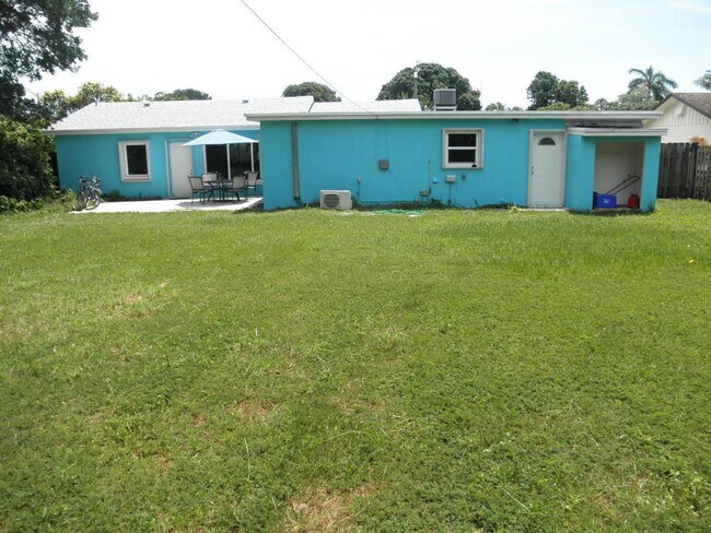 Building Photo - 431 Virginia Dr