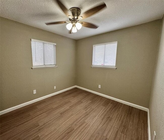 Building Photo - 202 W N Loop Blvd