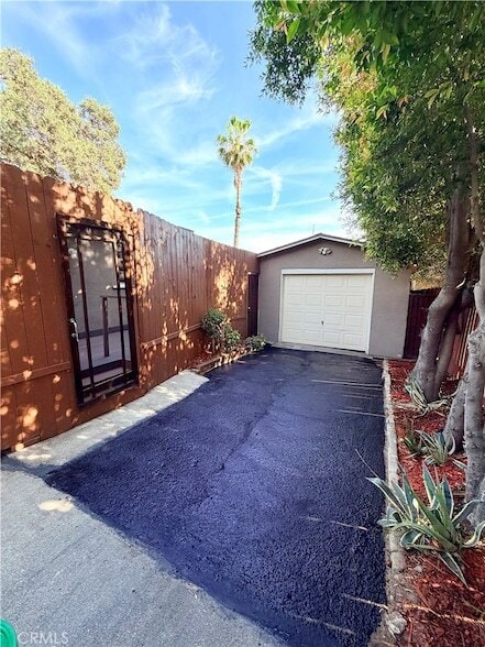 Building Photo - 1542 E Woodbury Rd