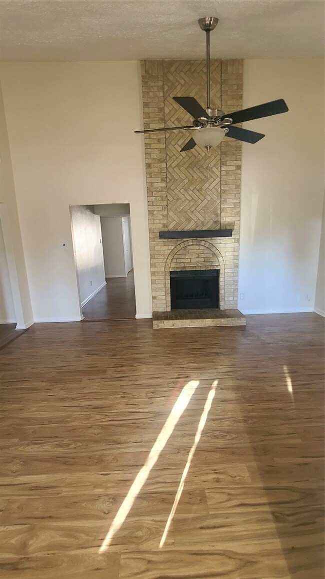 Building Photo - 19538 Hollowlog Dr