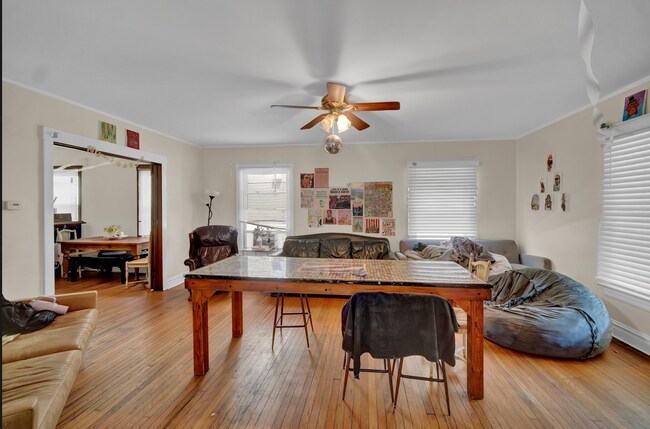 Building Photo - 807 Foster St