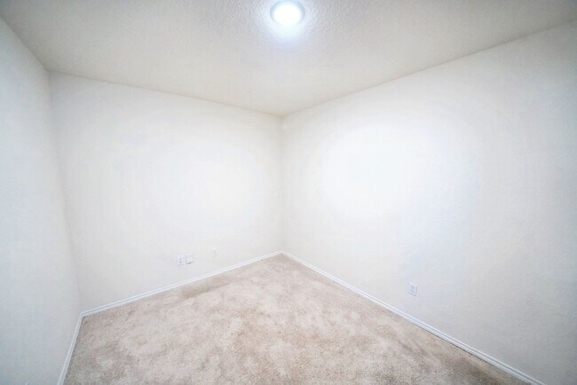 Building Photo - Stylish Move-In Ready Home in Rosillo Ranch, San Antonio, TX - Realtor Commission: $400