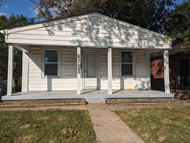 Primary Photo - $500 OFF Your First Month's Rent!