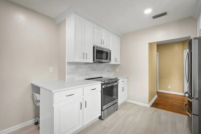 Building Photo - 4160 Marquette Ave
